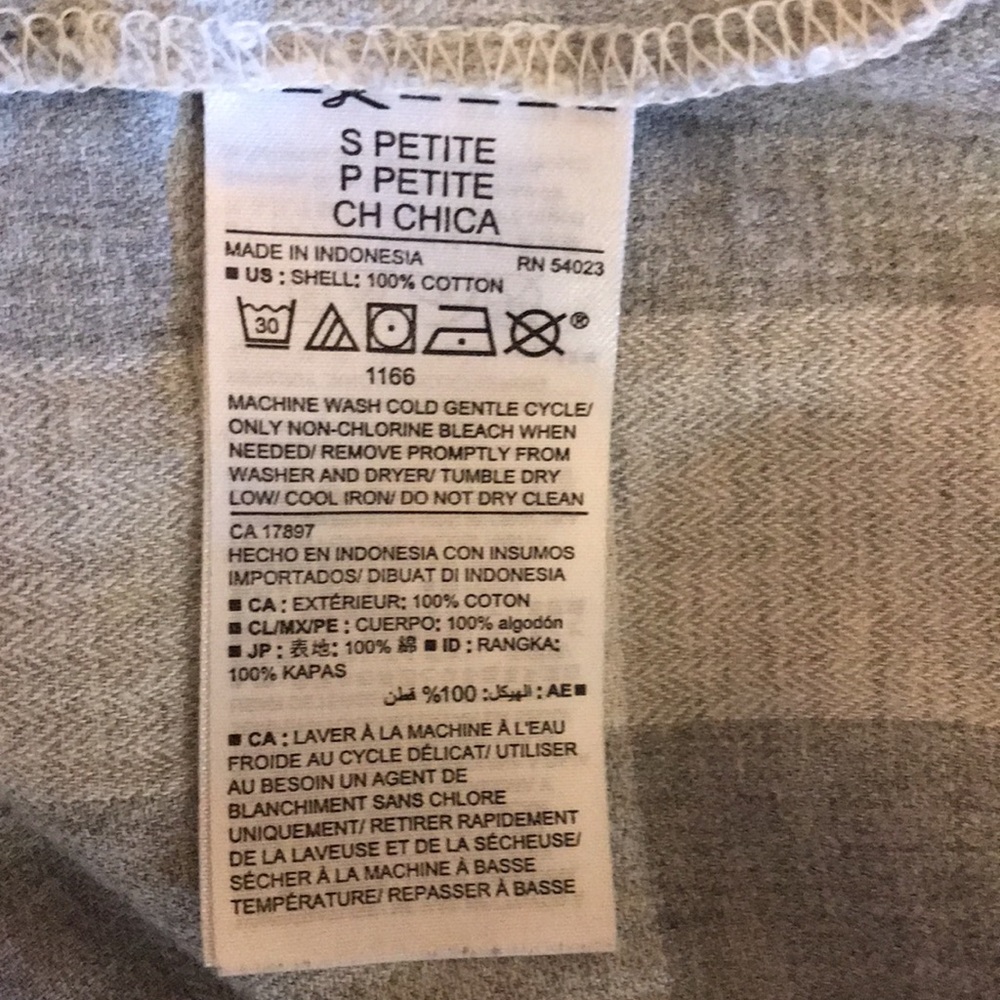 3/$10 Old Navy The Boyfriend Shirt - Picture 5 of 5